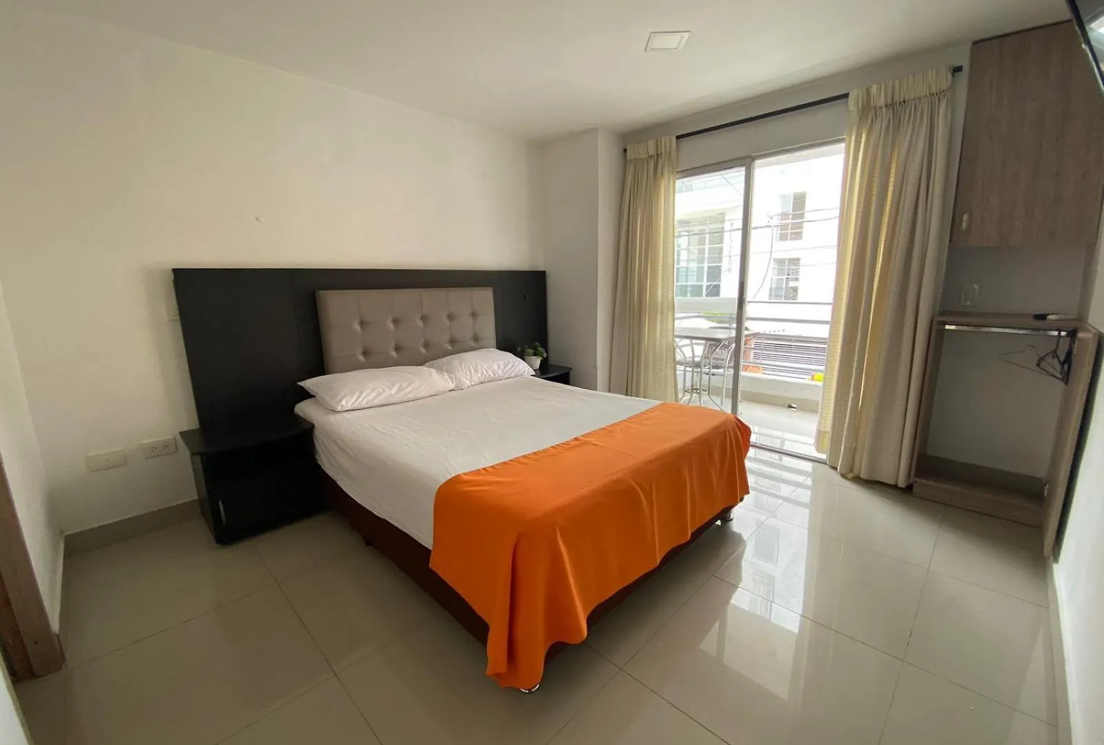 Apartaestudios Laureles Medellin 0*,