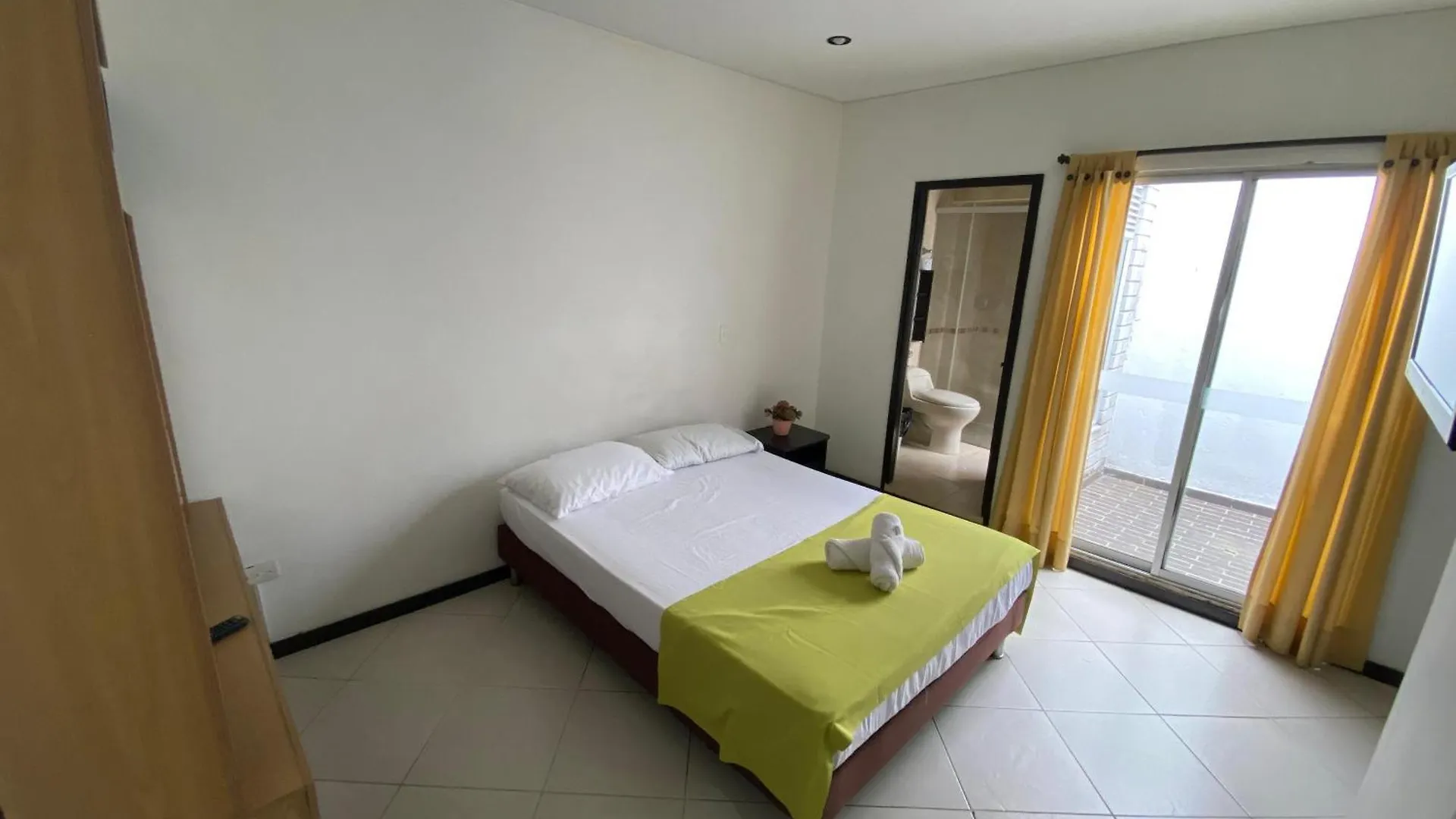 Apartaestudios Laureles Medellin 0*,