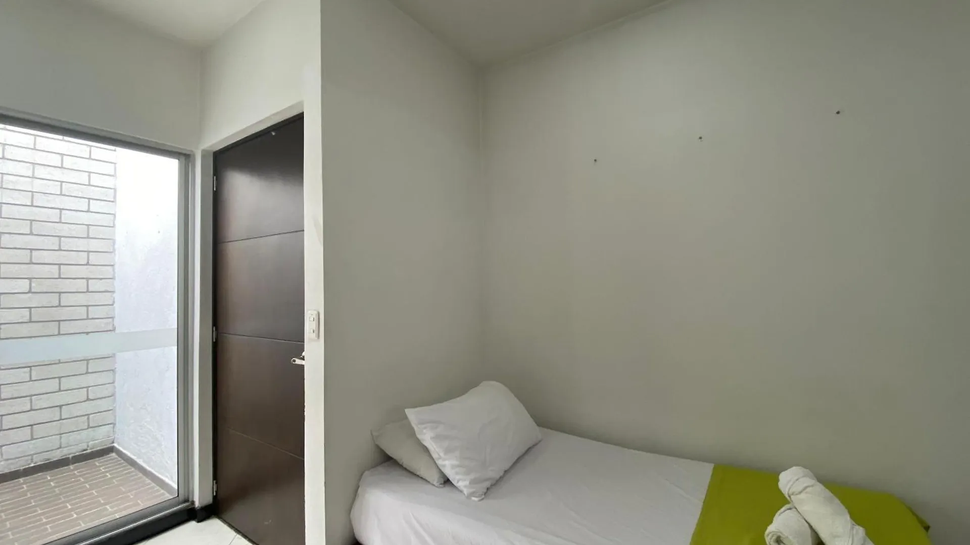 Apartaestudios Laureles Medellin 0*,